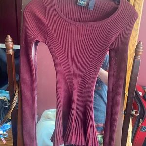Buckle maroon long sleeve fitted top